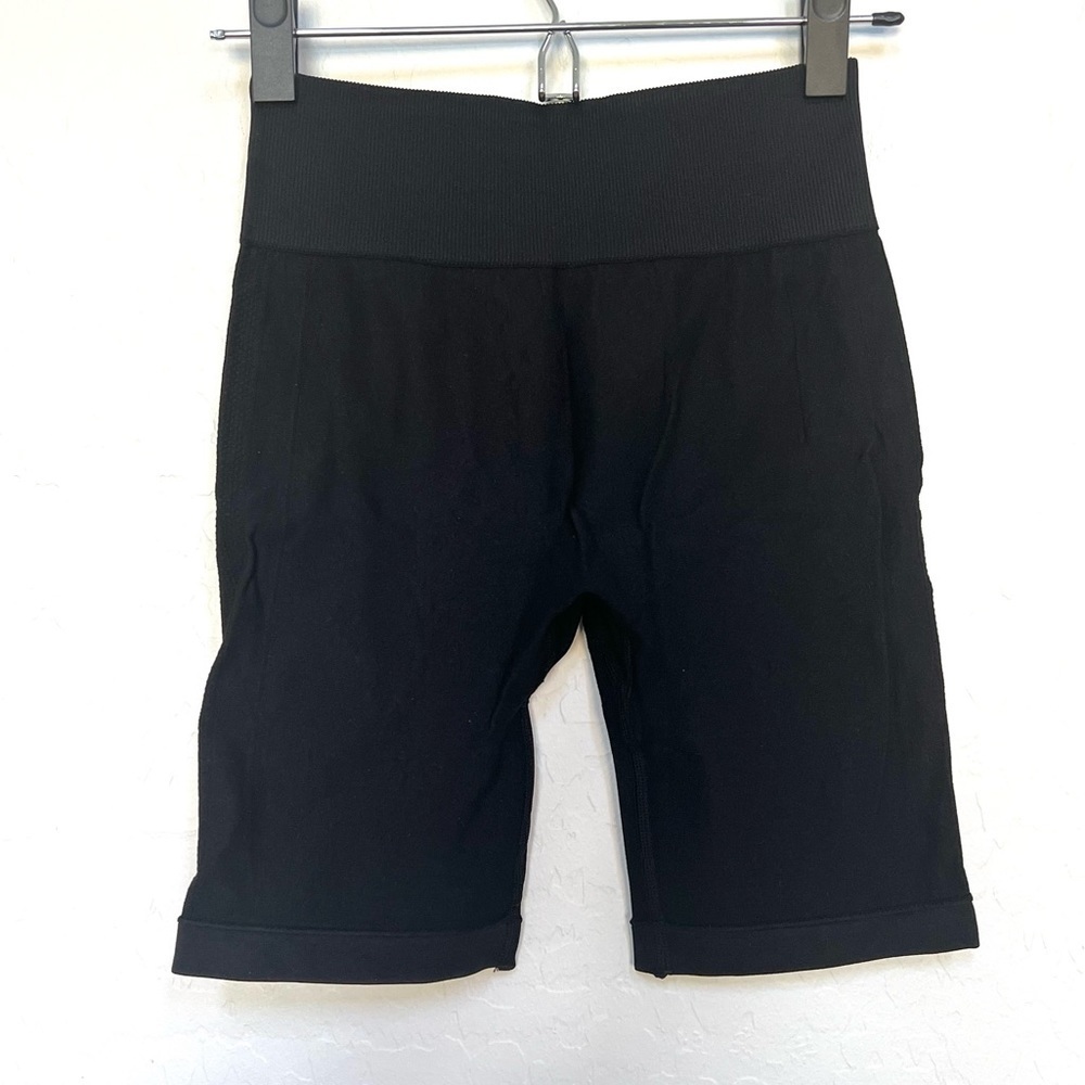Halara High Waisted Running Biker Shorts in black size small - Picture 2 of 6